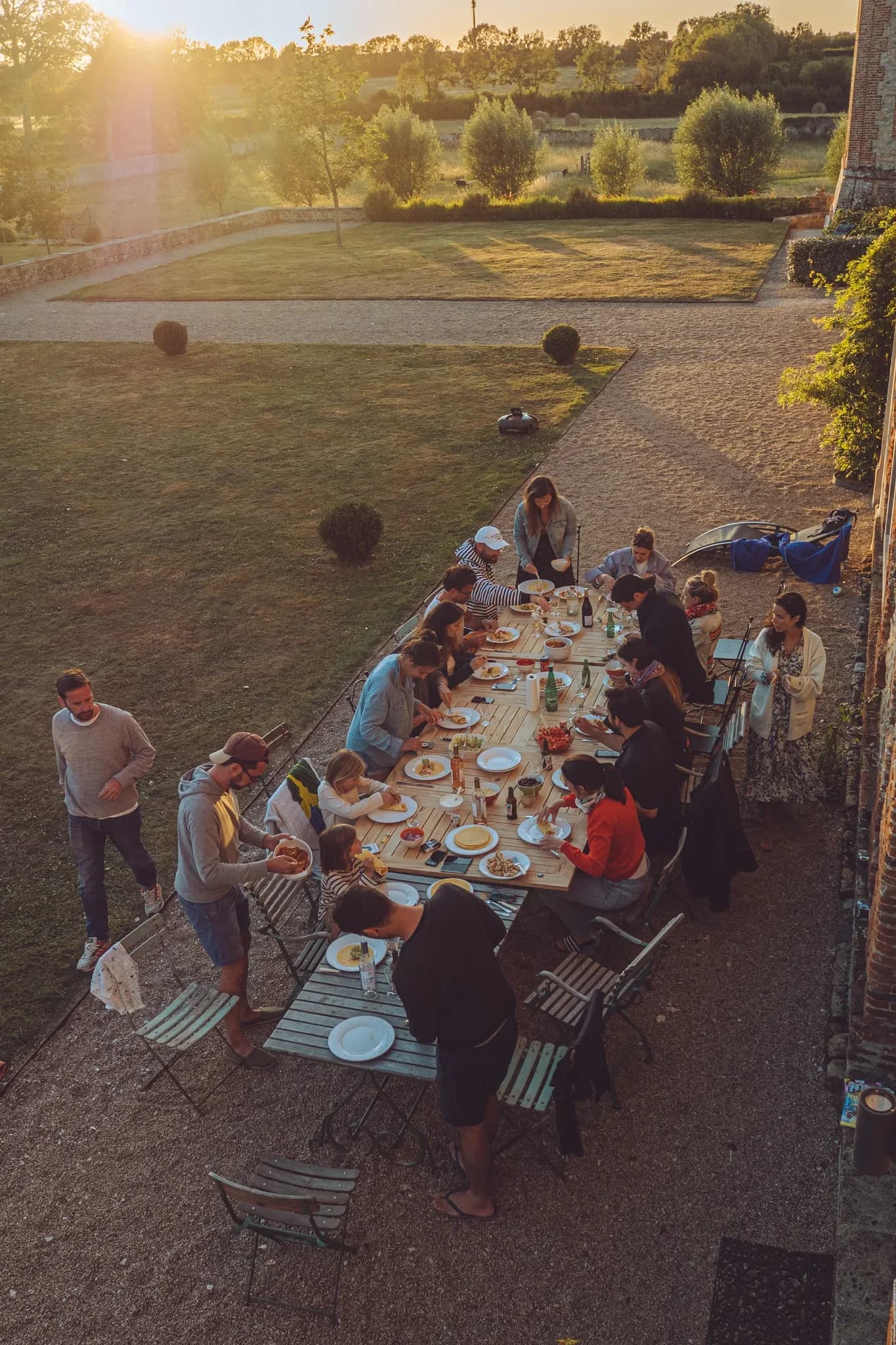 Organizing an Out-of-the-Box Seminar: The Pierres d’Histoire Corporate Experience